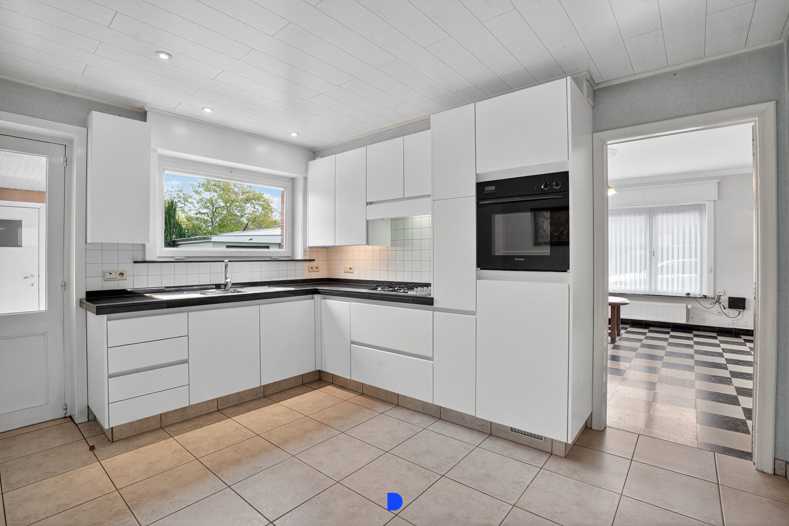 Ruime halfopen woning in het centrum van Rumbeke! foto 7