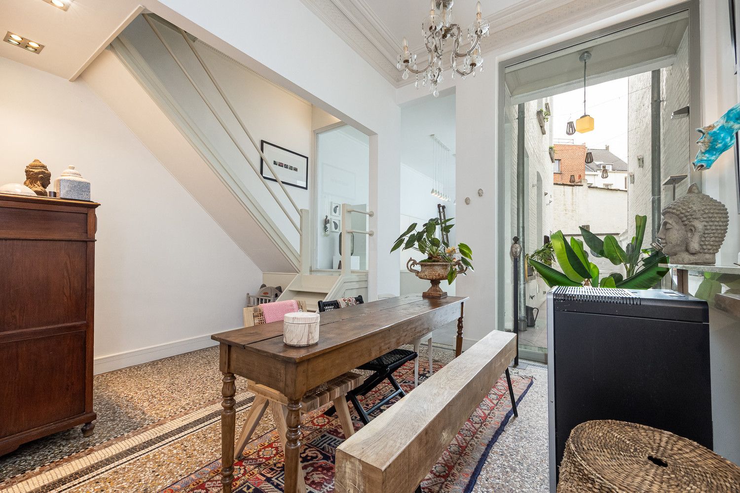 Prachtige gerenoveerde herenwoning van 341 m² in hartje Antwerpen met tal van mogelijkheden: combi wonen/werken of gedeeltelijke verhuurmogelijkheden foto 6