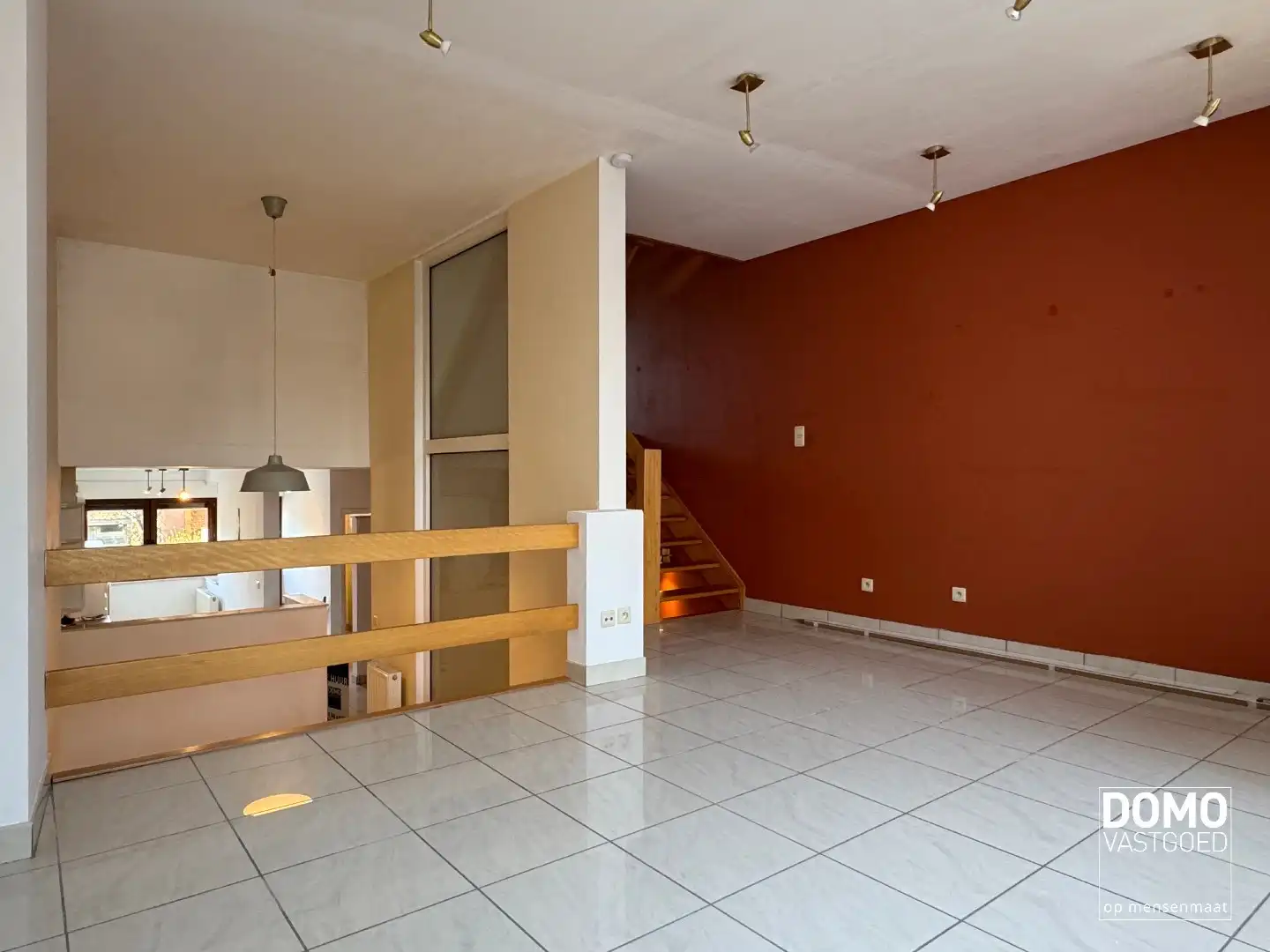 Woning met tuin, garage en 2 slaapkamers op wandelafstand van het centrum van Hasselt foto 2