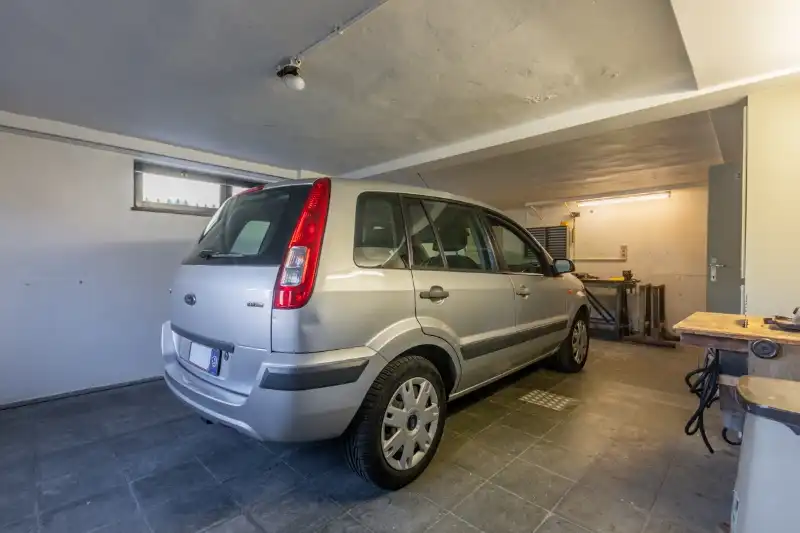 Verzorgde halfopen woning met 3 slaapkamers, tuin en ruime garage op een totale grondoppervlakte van 393m². foto 11