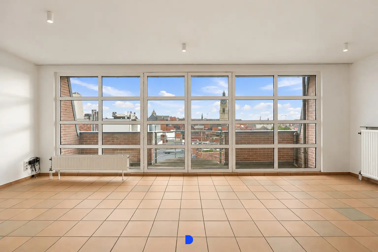 Ruim dakappartement in het centrum van Roeselare foto {{pictureIndex}}