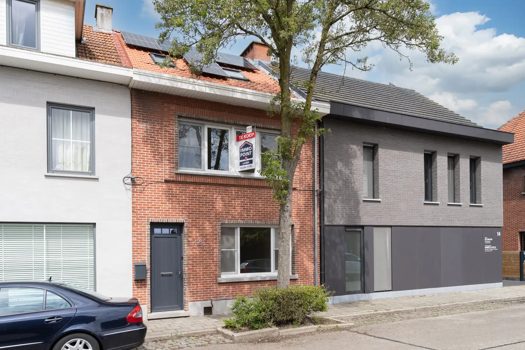 Instapklare gerenoveerde woning met 4 slaapkamers, stijlvolle badkamer en gunstig EPC in het centrum van Gooreind-Wuustwezel. foto {{pictureIndex}}