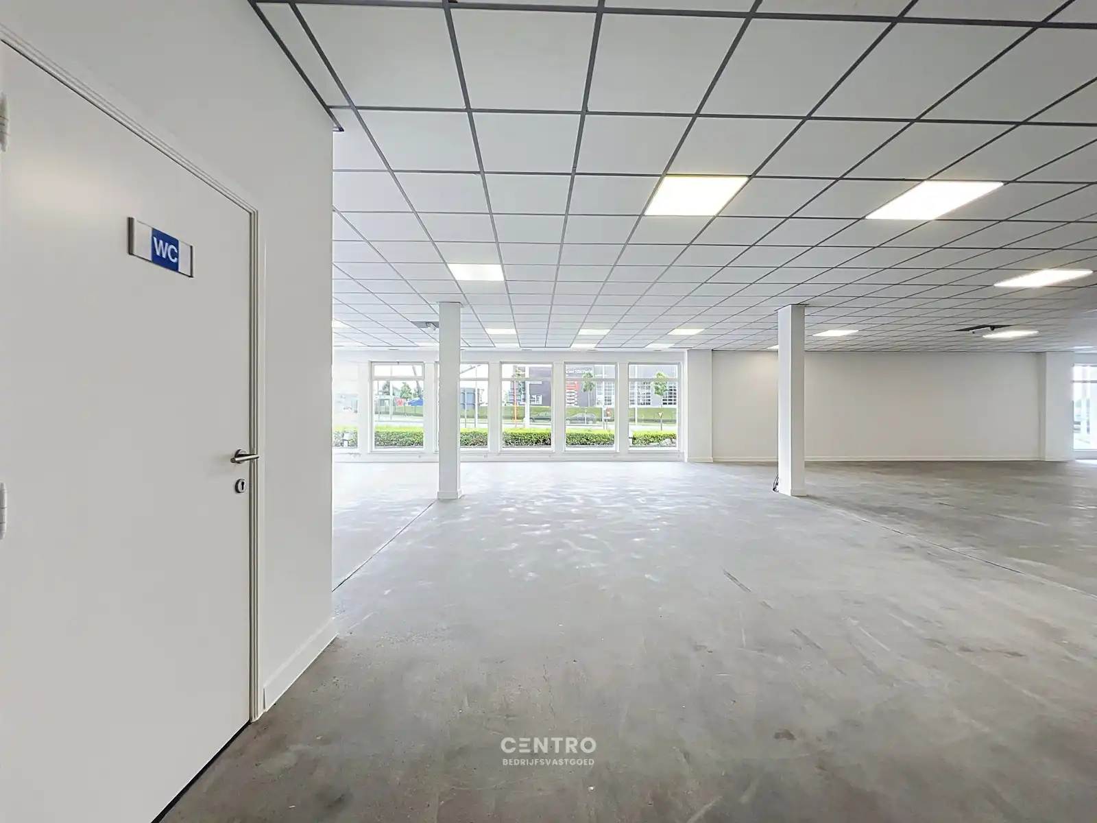 Schitterend gelegen KANTOOR/WINKELRUIMTE (AAA-locatie met TOP visibiliteit !) te Roeselare. foto 13