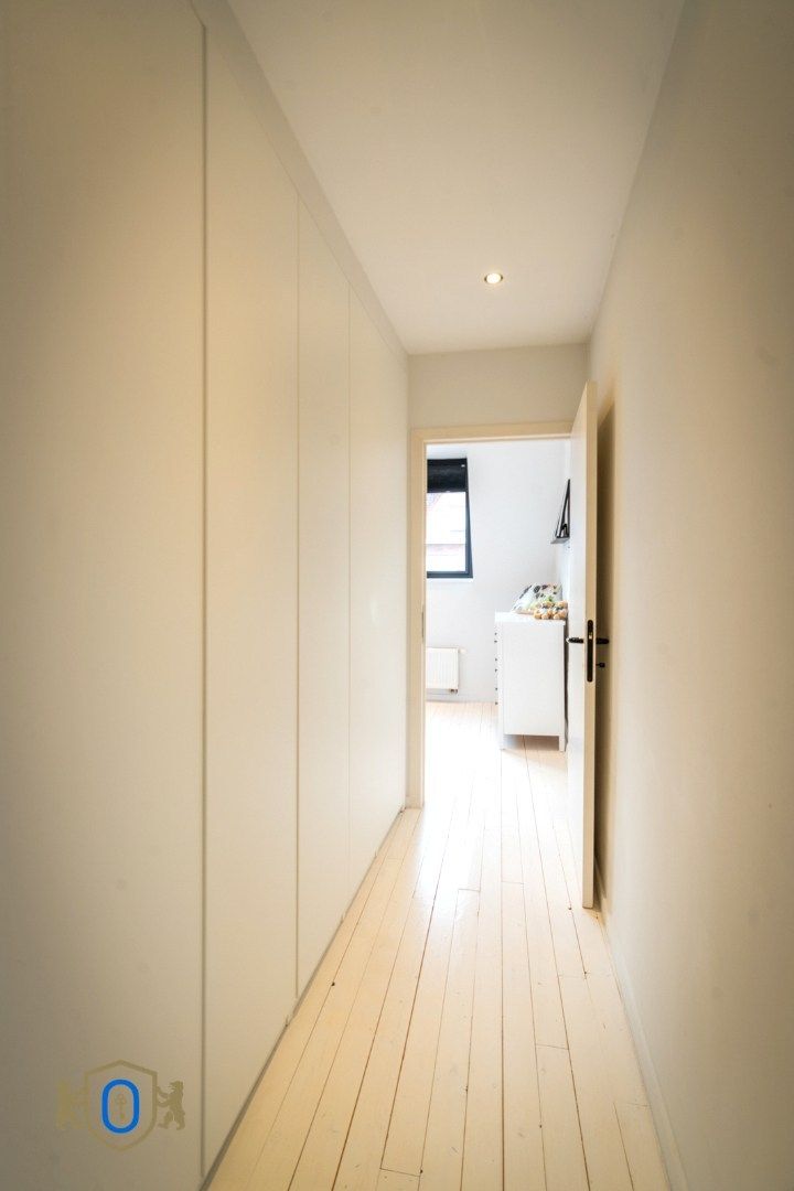 Halfopen 3-slpkr woning met tuin & carport foto 18