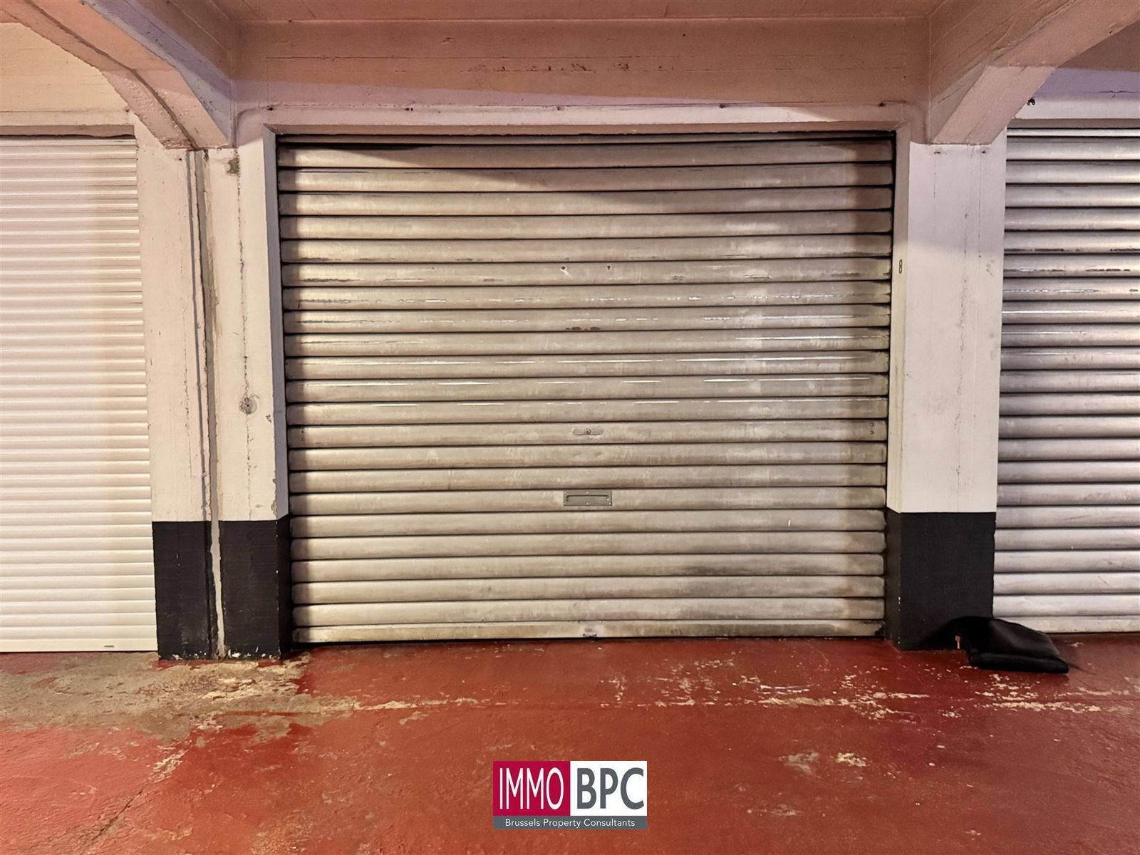 Garagebox - binnen - gesloten foto {{pictureIndex}}