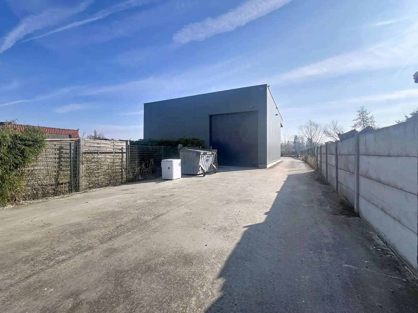 Centraal gelegen, Bouwgrond + Magazijn (144 m²) ! foto 8