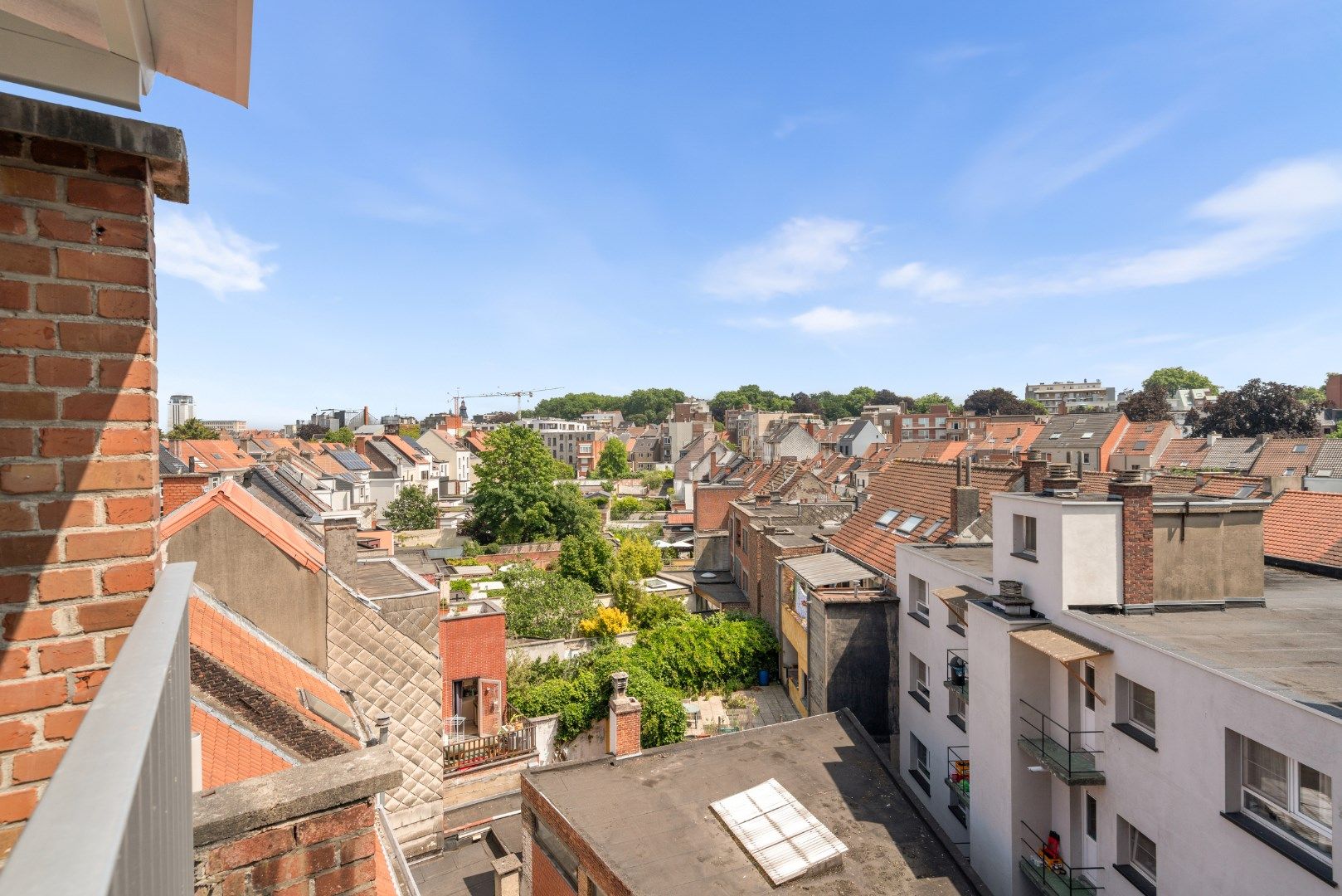 Instapklaar ruim hoek appartement met prachtig open zicht foto 13