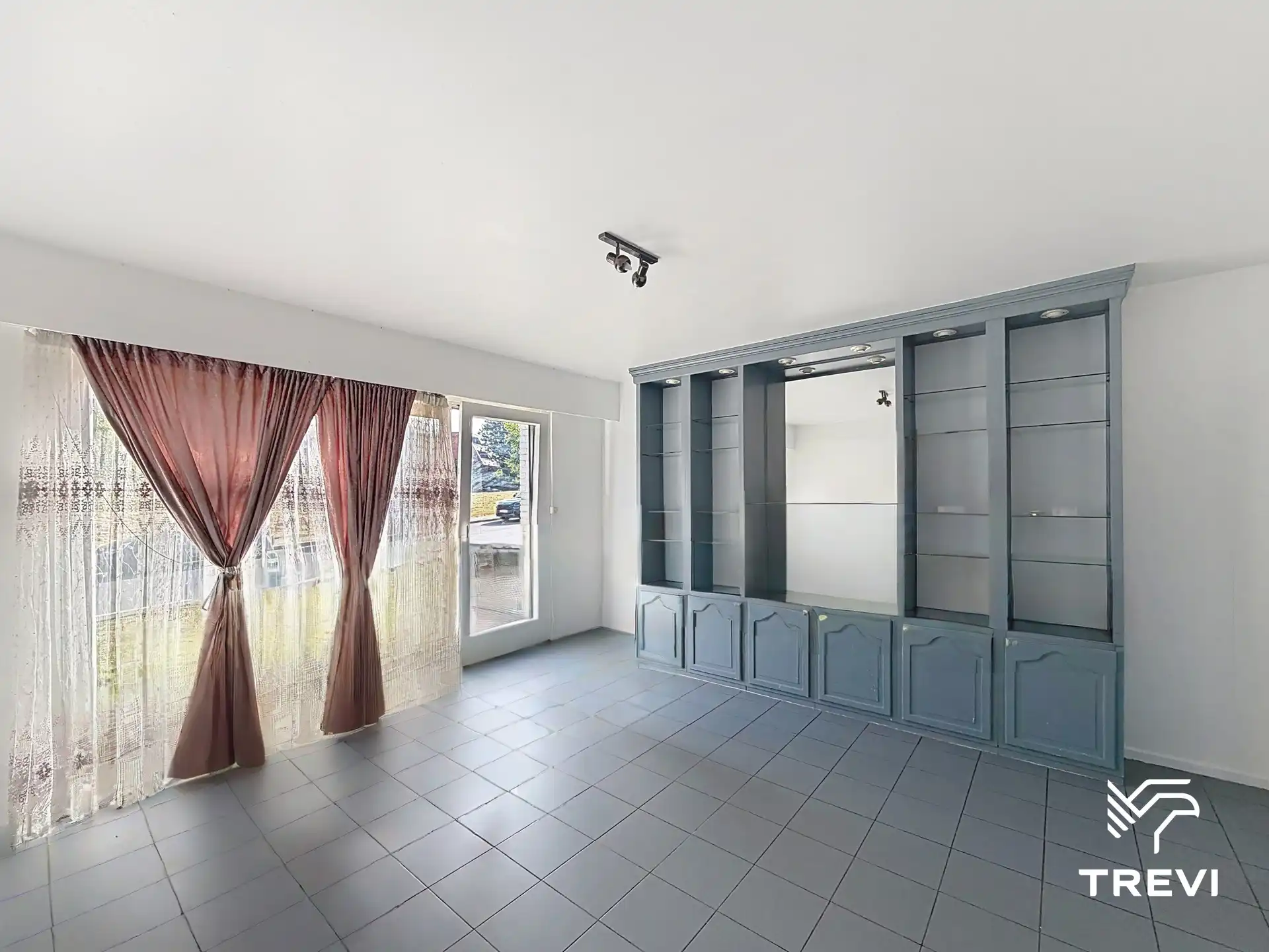 Gerenoveerd appartement met 1 slaapkamer + parkeerplaats foto 2
