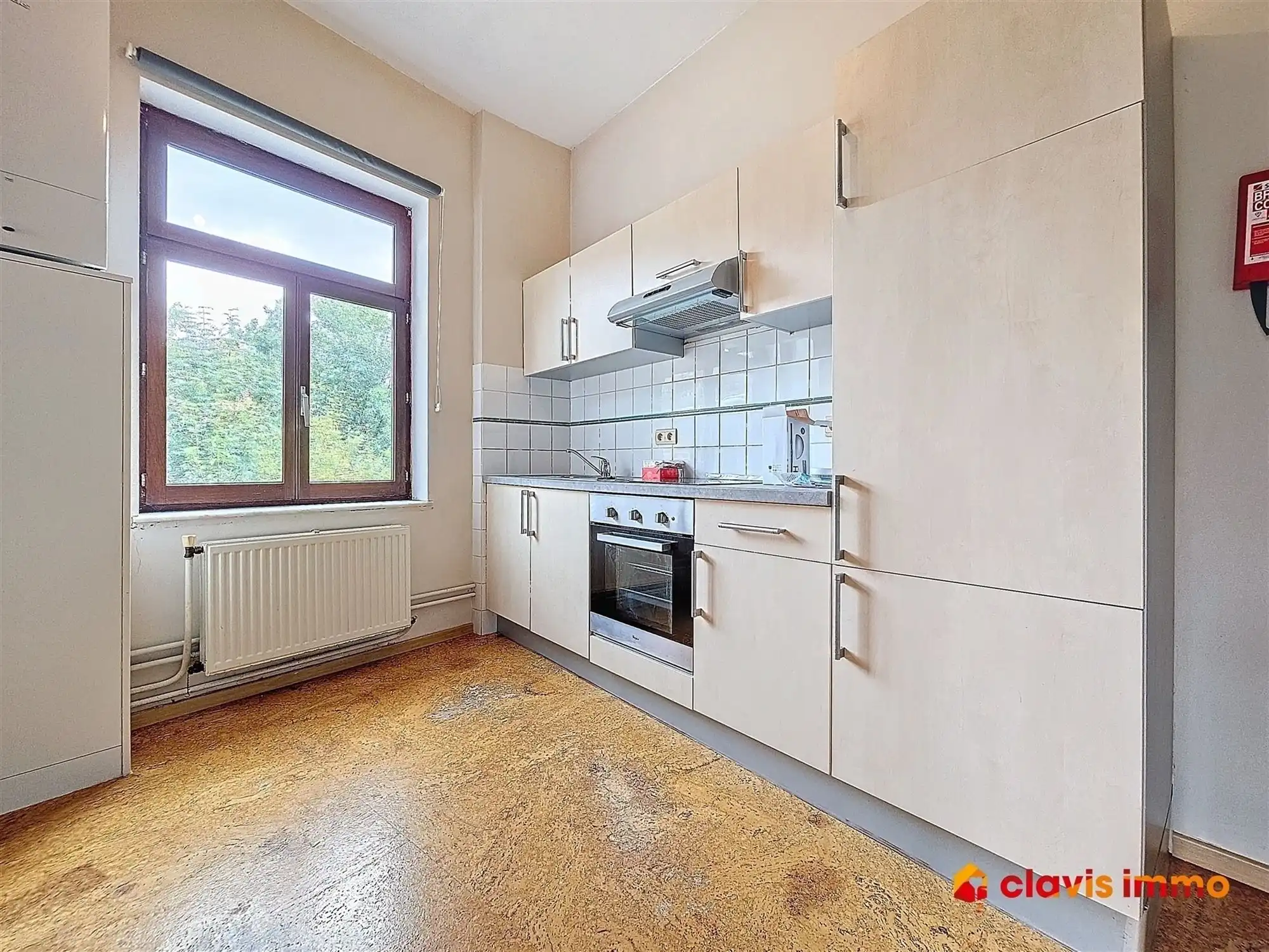 Appartementsgebouw met twee eenheden en huisje foto 12