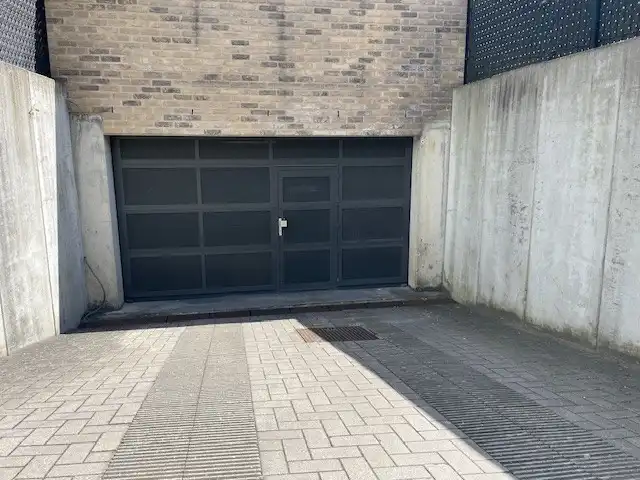 Appartement met 2 slaapkamers, ruim terras en parking foto 12