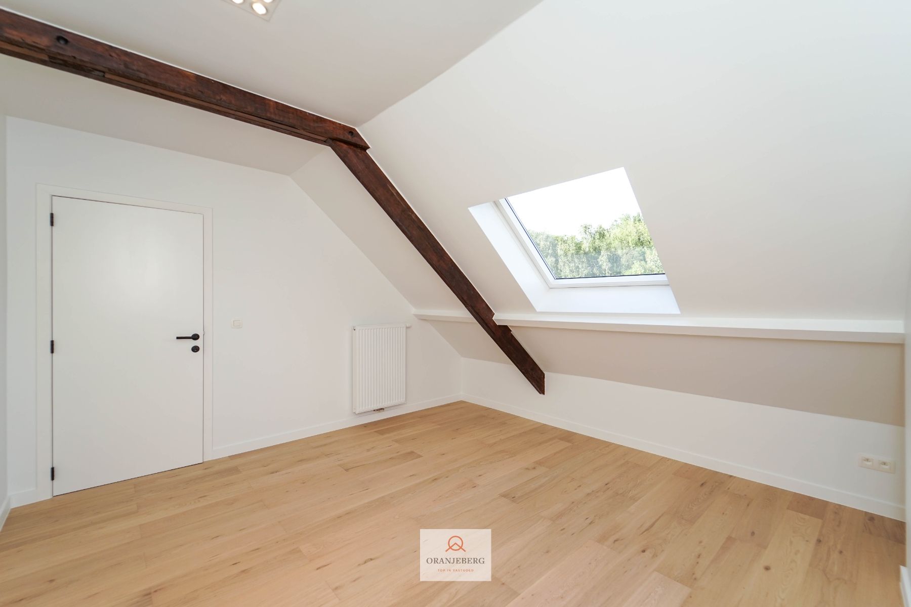 Volledig gerenoveerde woning met zonnige tuin in het hart van Merelbeke Flora foto 26