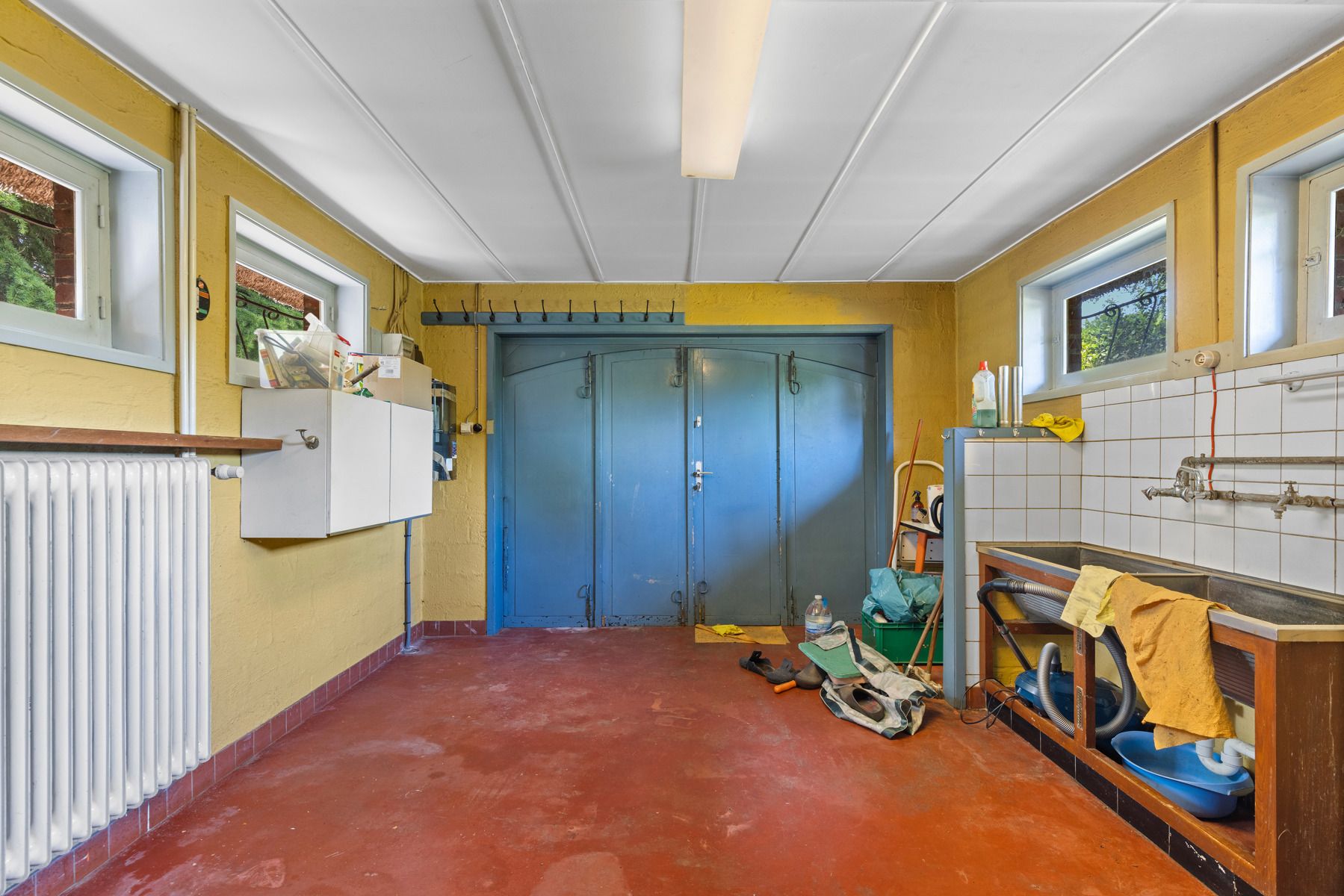 Geheel te renoveren / te slopen woning in residentiële wijk foto 10