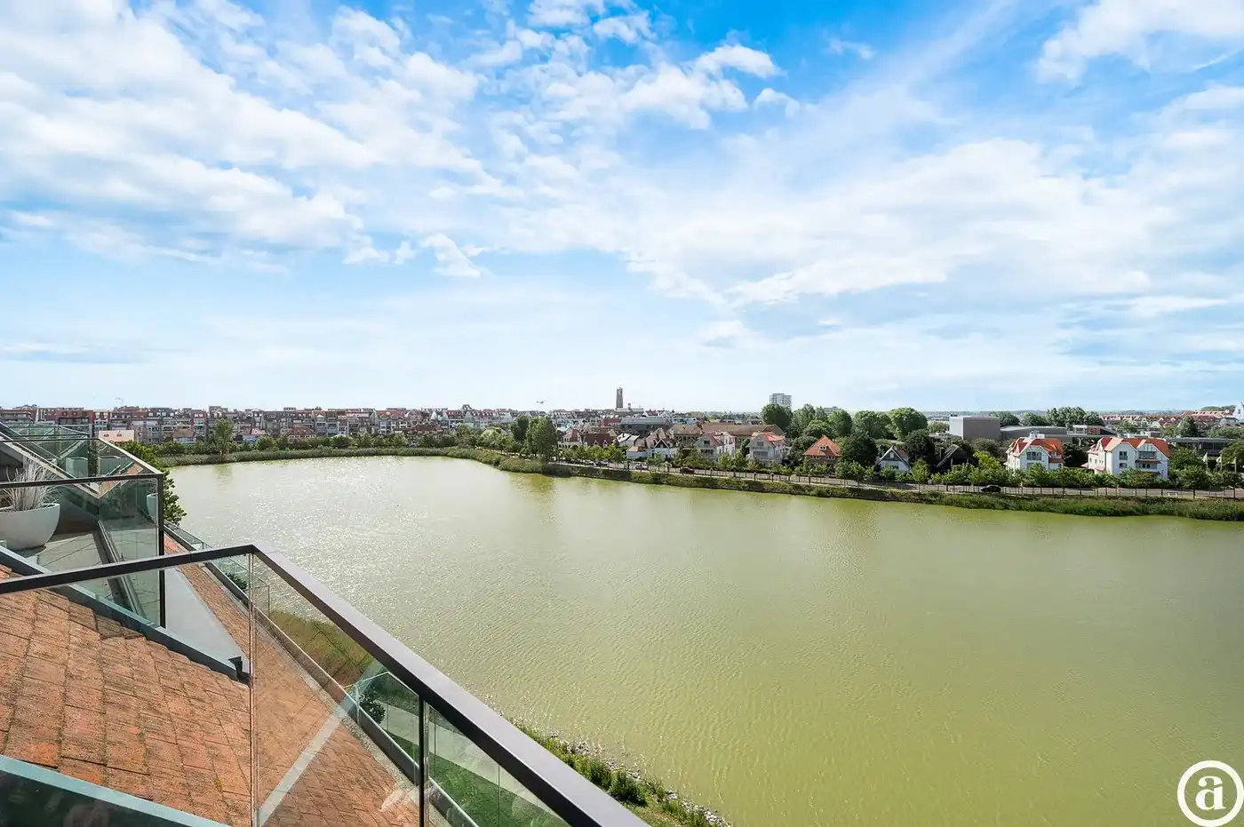 Luxueus appartement (4 slpk) met frontaal zicht op Zegemeer. foto 6