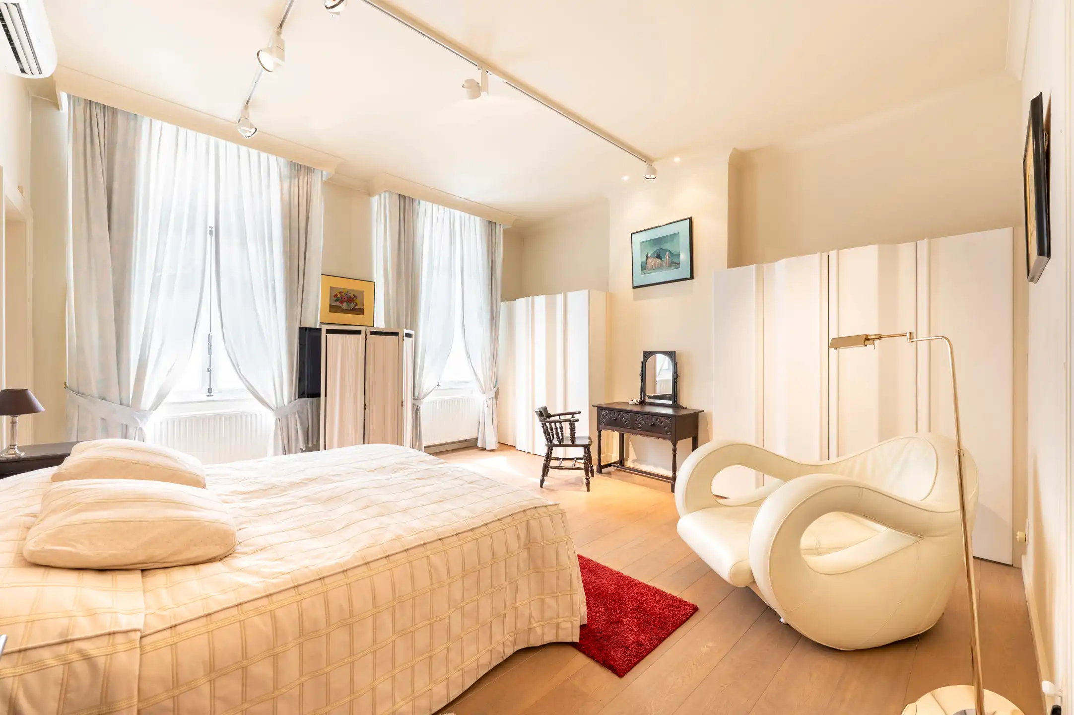 ANTWERPEN - Authentieke meesterwoning met vier garages foto 12