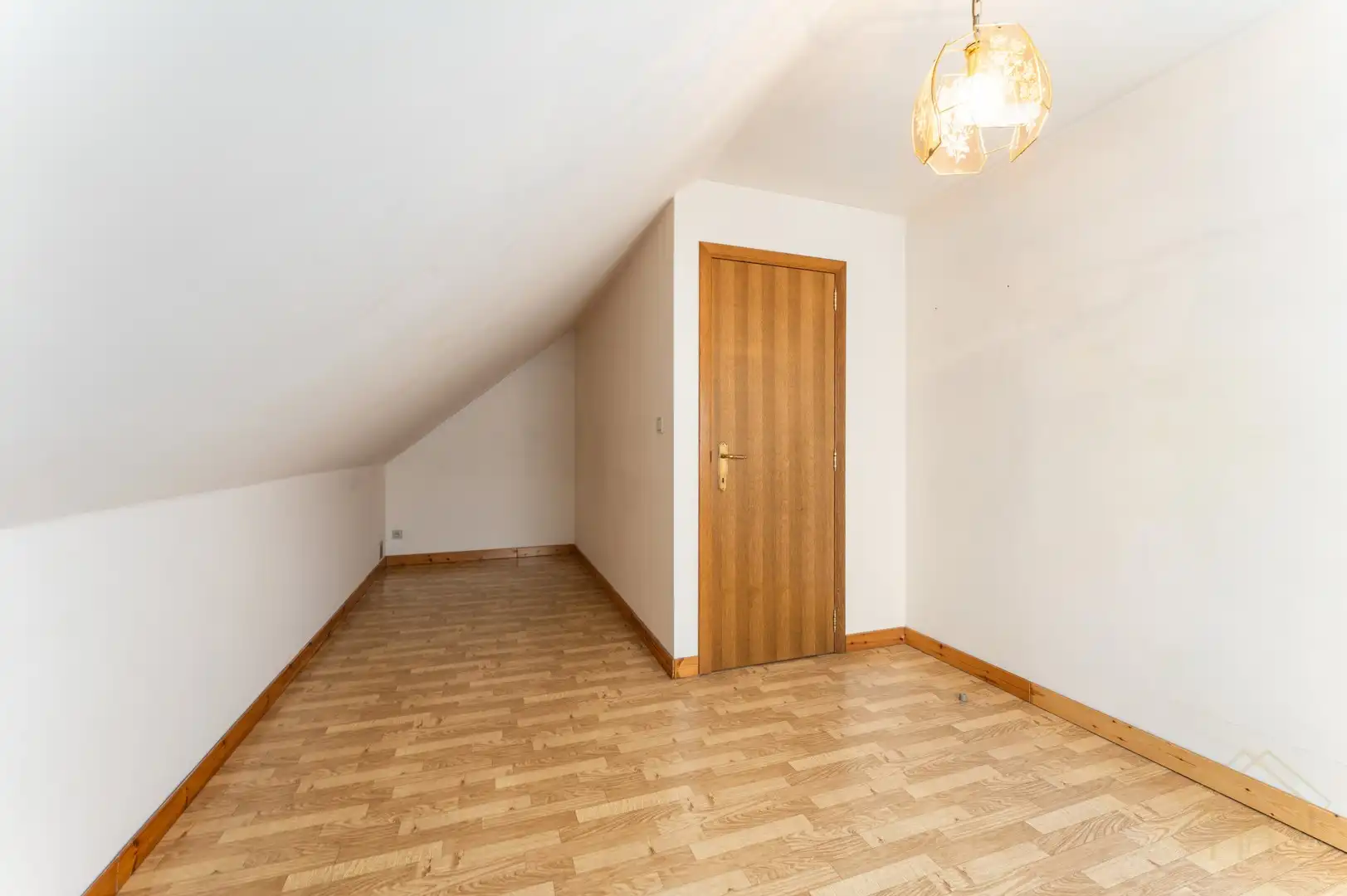 Vrijstaande woning met zonnige tuin en veel potentieel in rustige straat te Wevelgem foto 13