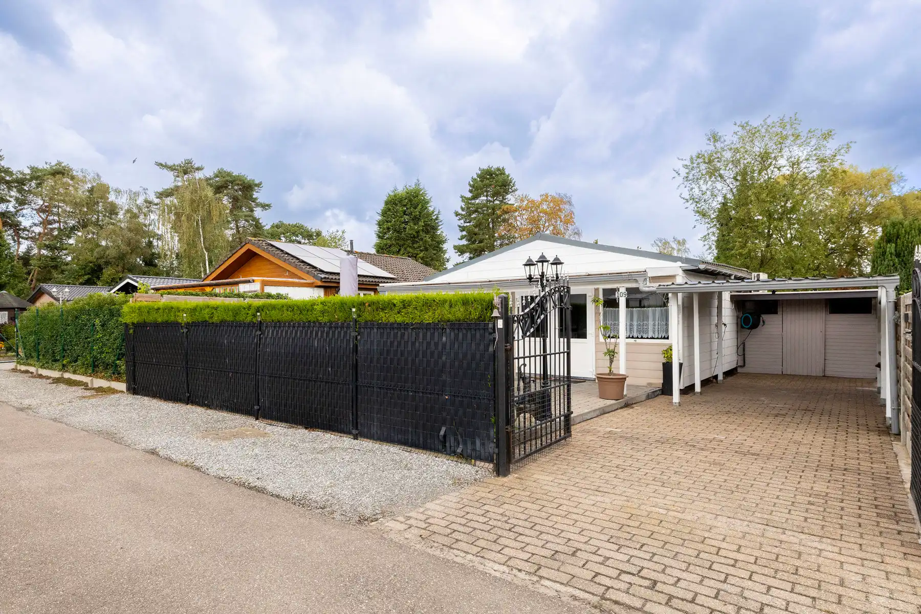 Gerenoveerde chalet op vakantiepark Breebos foto 14