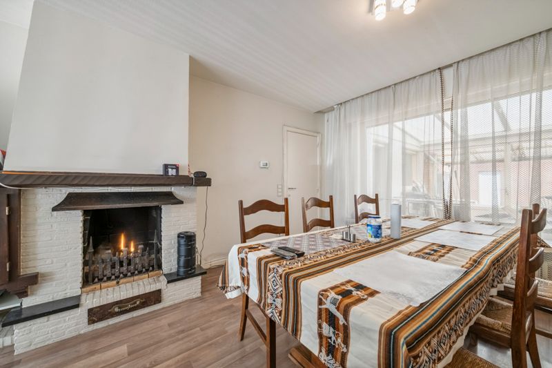 Hooglede- Opbrengsteigendom van 3 verhuurde sterk gebouwde woningen met 3 slaapkamers in het centrum van Hooglede gelgen. Deels al vernieuwd. Potentieel met tuinen en parking. foto 18