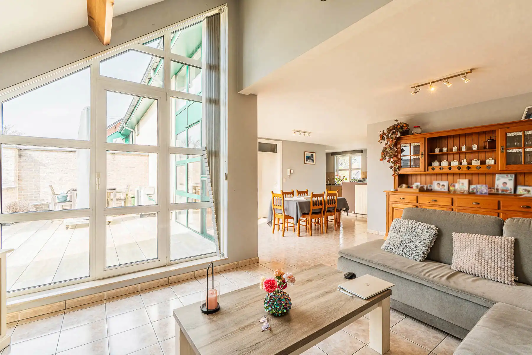 Ontzettend ruim en lichtrijk duplex-appartement incl garagebox foto 5