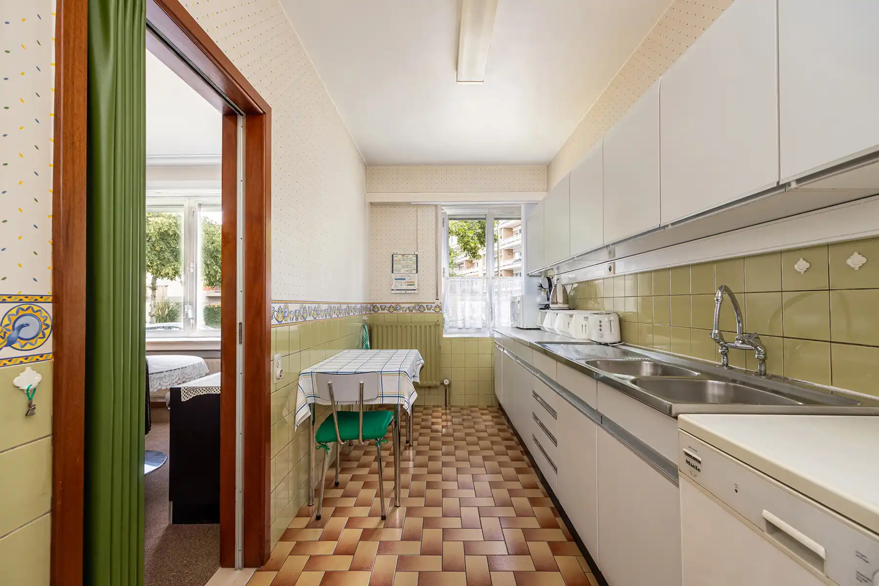 RUIM 3 SLAAPKAMERAPPARTEMENT MET TUIN & GARAGE foto 6