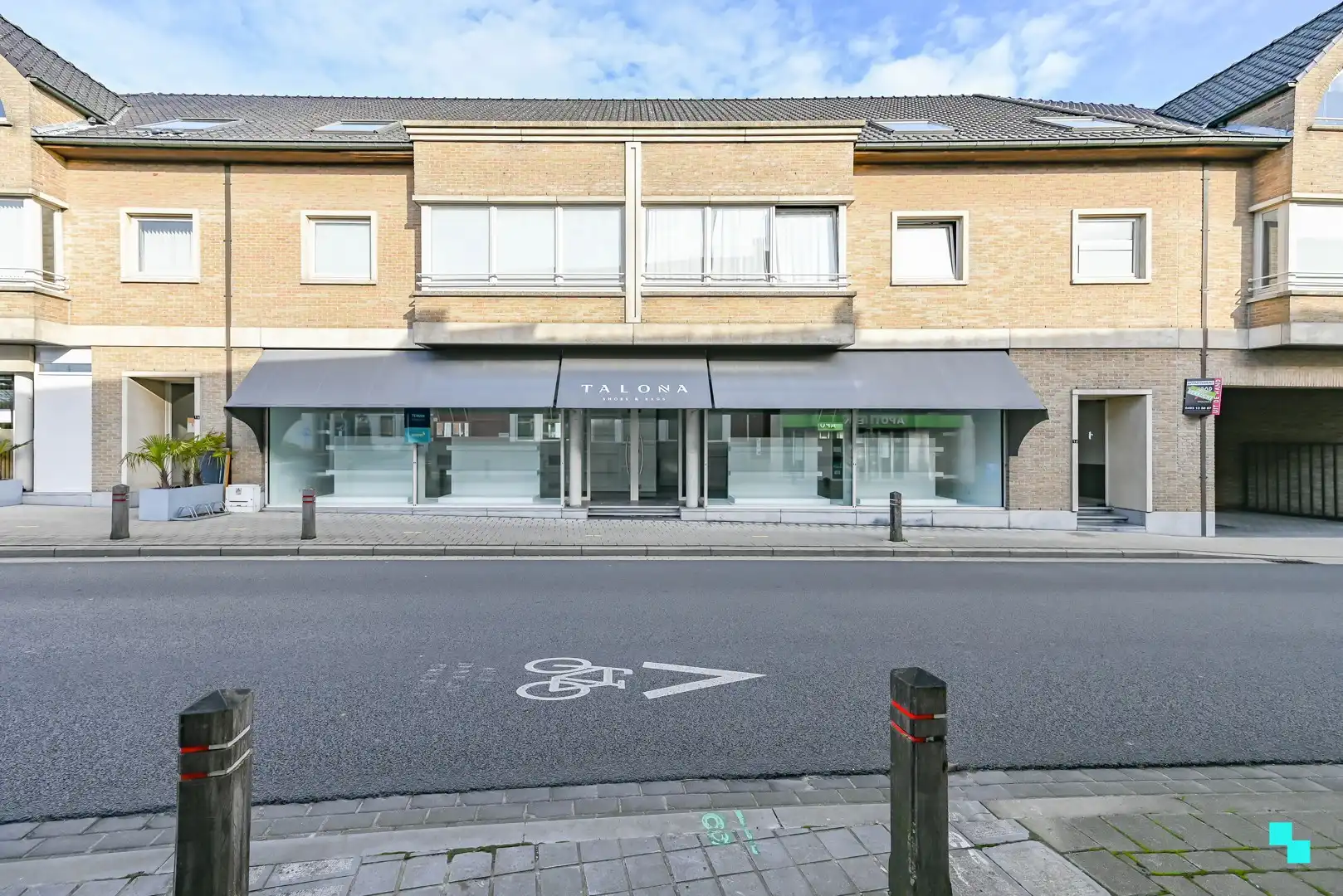 Centraal gelegen handelspand met etalage in hartje Lendelede foto 19