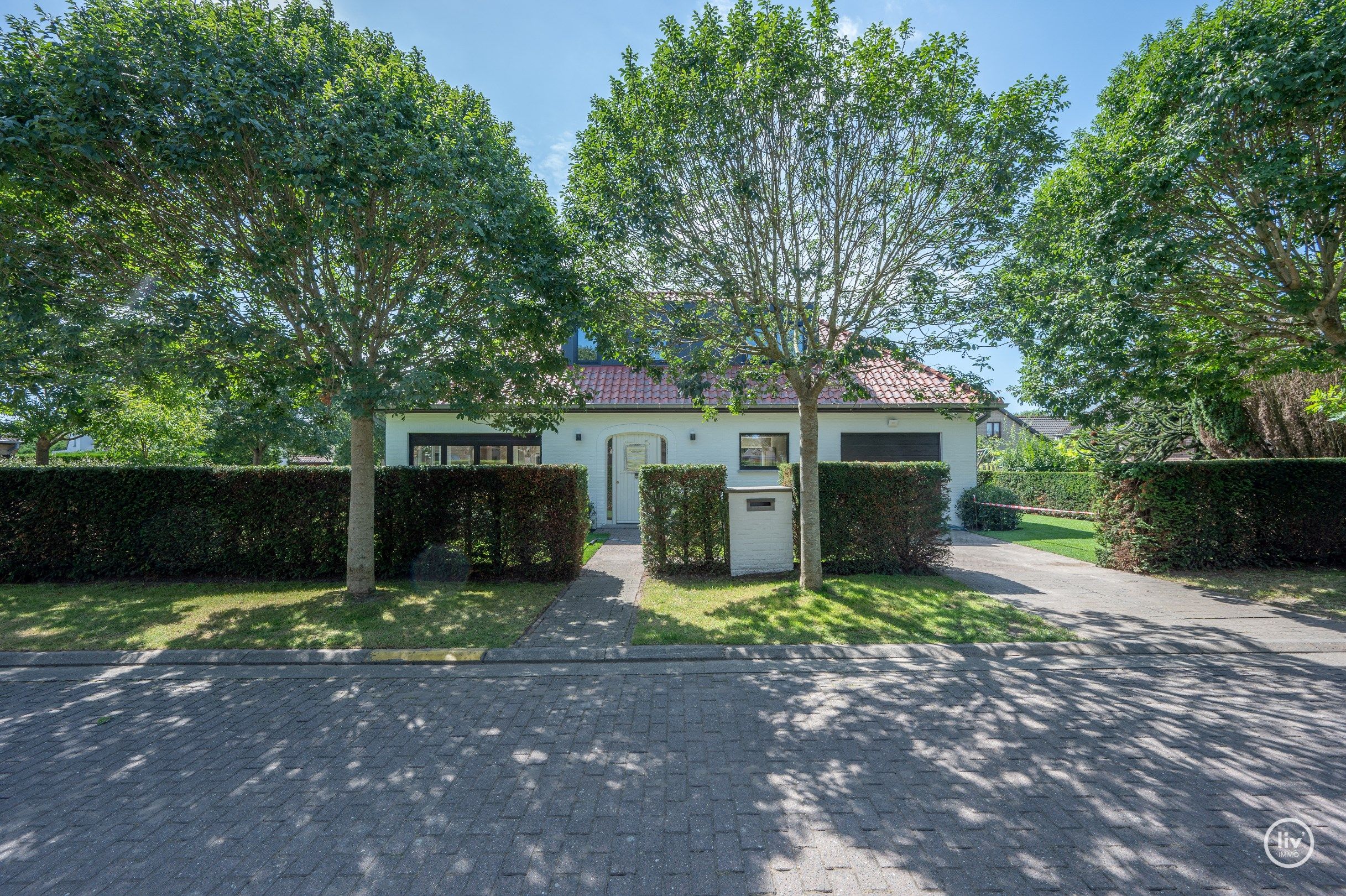 Uitzonderlijk gerenoveerde woning magnifiek gelegen in de Goudsbloemenlaan vlakbij Duinenwater.  foto 2