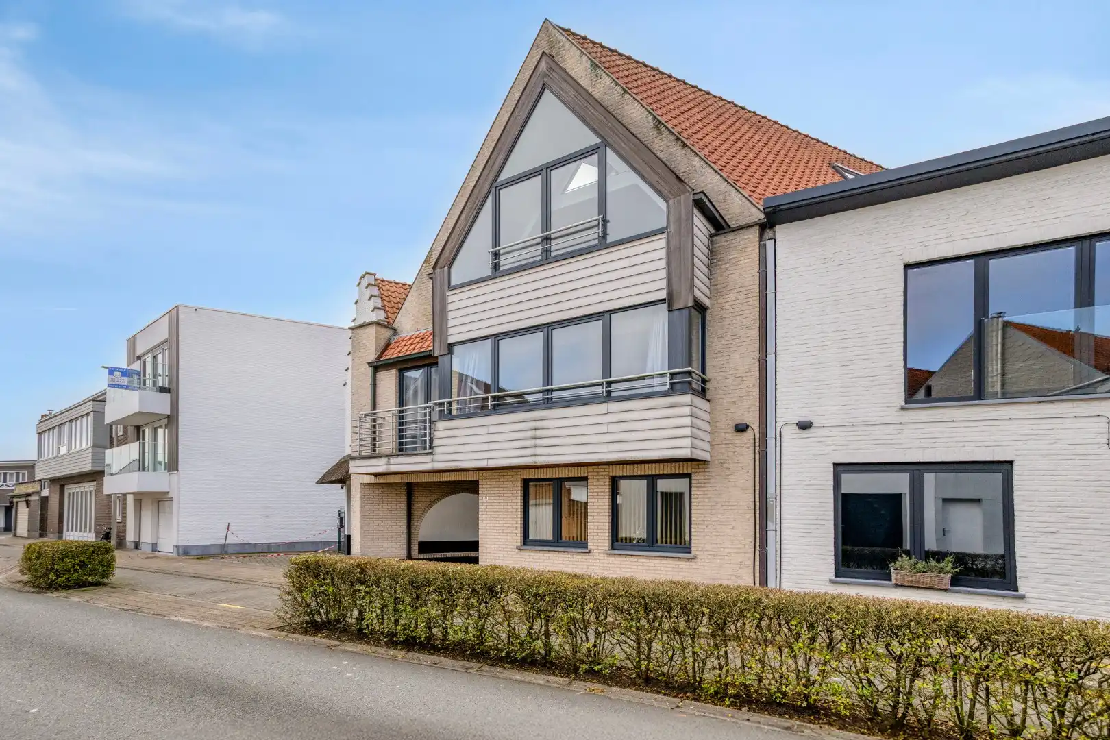 Opbrengsteigendom met 3 instapklare appartementen in oud Knokke foto 3