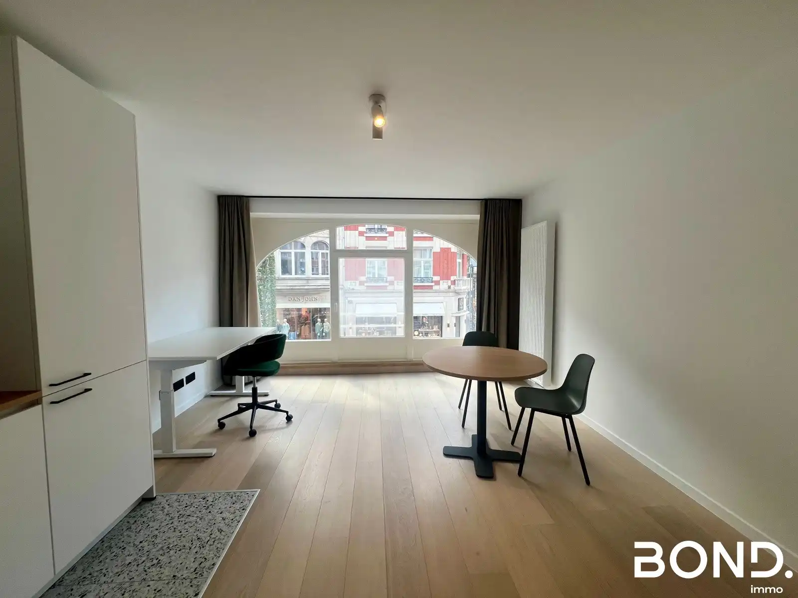 Totaal gerenoveerde studentenstudio te huur in hartje Leuven foto 2