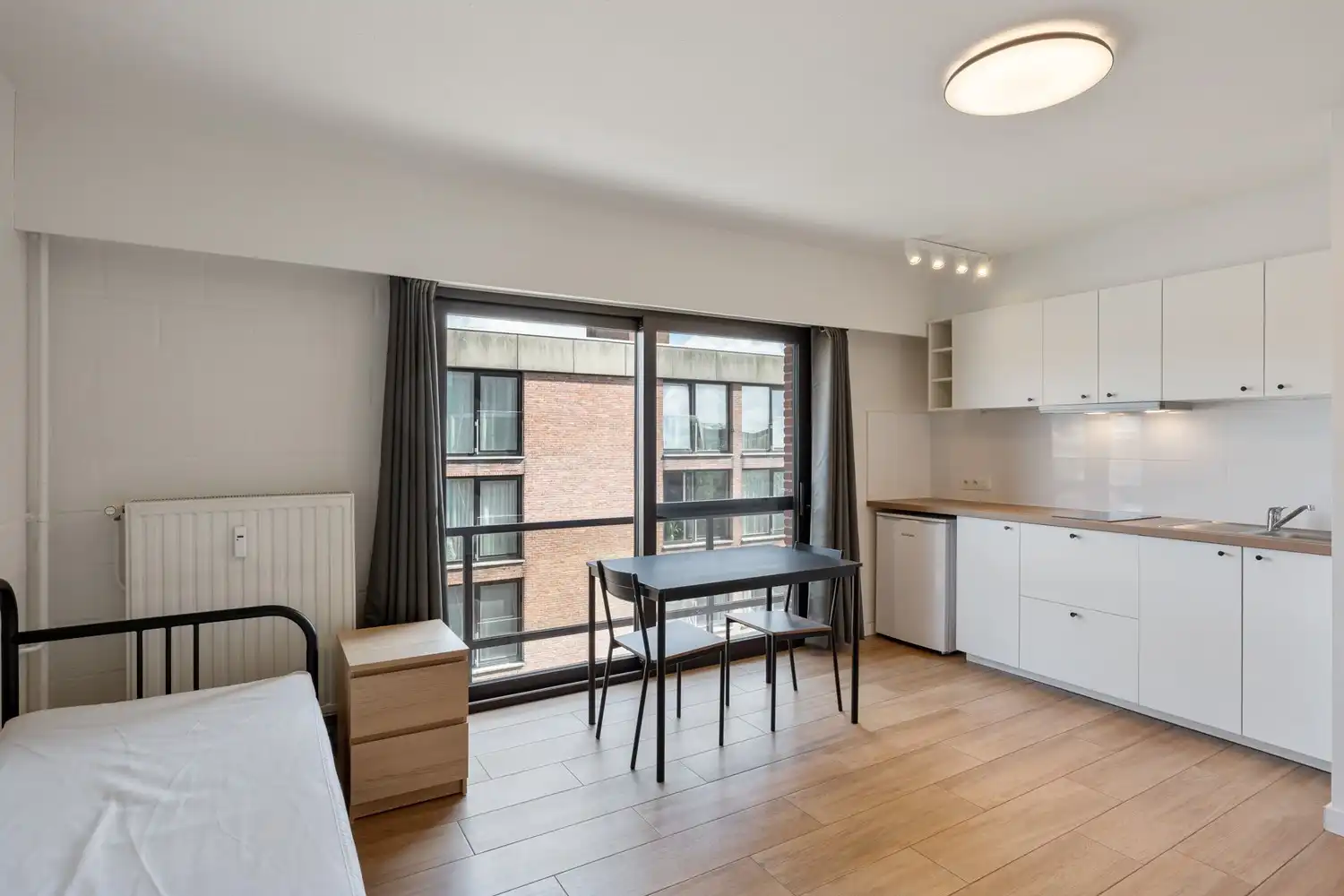 Gerenoveerde, gemeubelde en energiezuinige(B-label) studio met een balkon te centrum Leuven! Onmiddellijk beschikbaar! foto 2