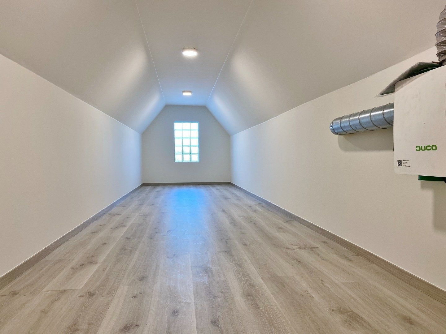 Vernieuwde woning met garage, tuin en uitweg in de dorpskern.  foto 10