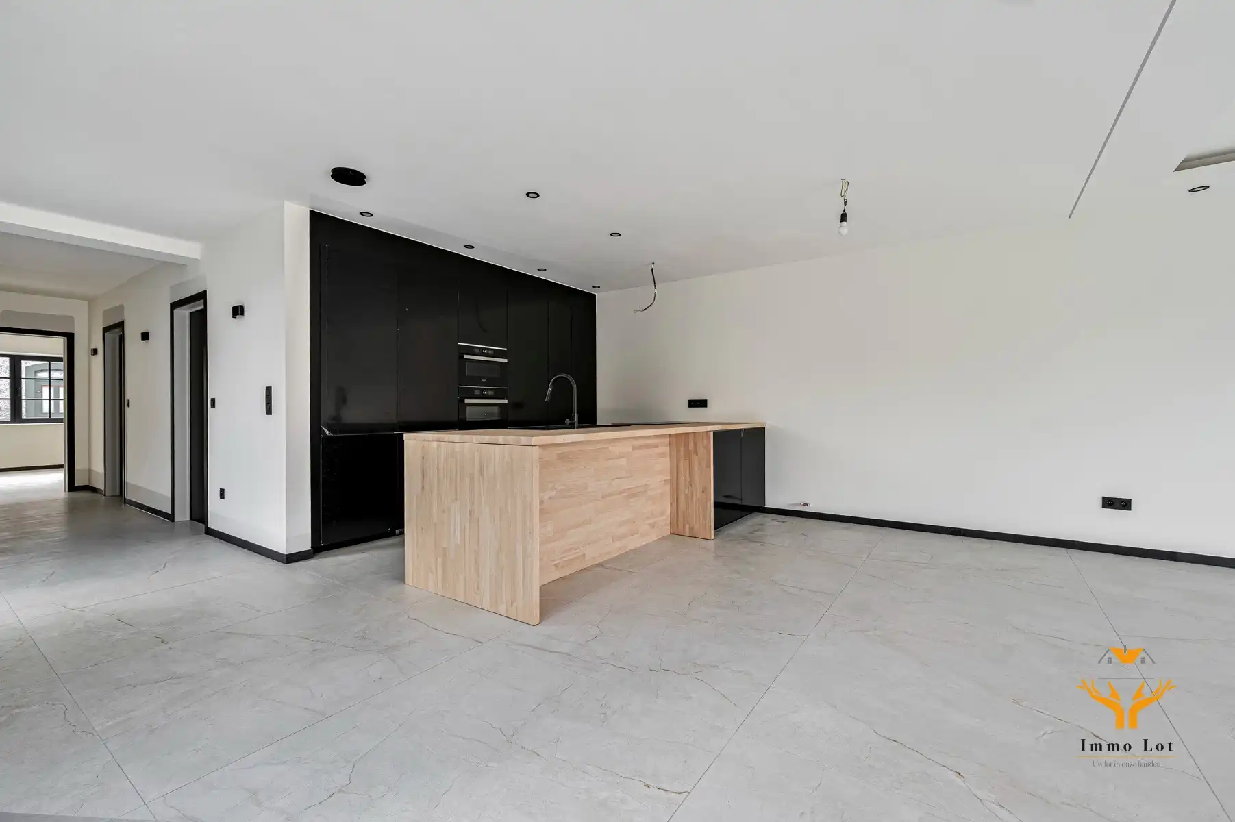 Ruime woning met magazijn  foto 9