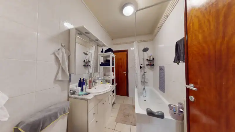 Woning van 197m² op een perceel van 8 are foto 9