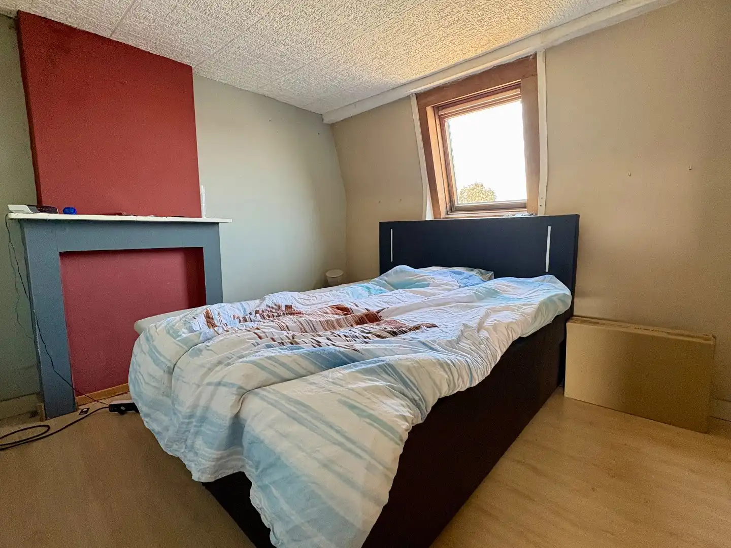 Woning te koop in het landelijke Tiegem met veel potentieel foto 11