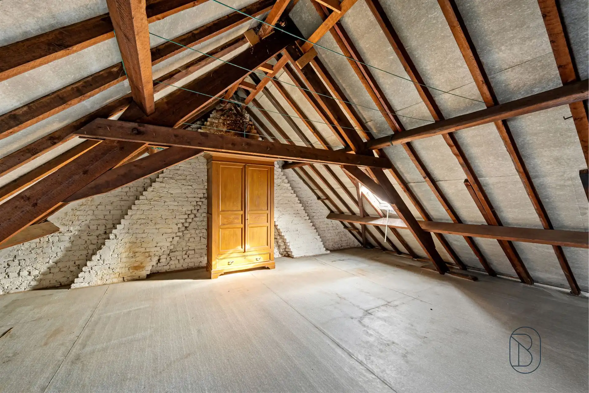 Goedgelegen woning met grote zongerichte tuin en garage foto 20