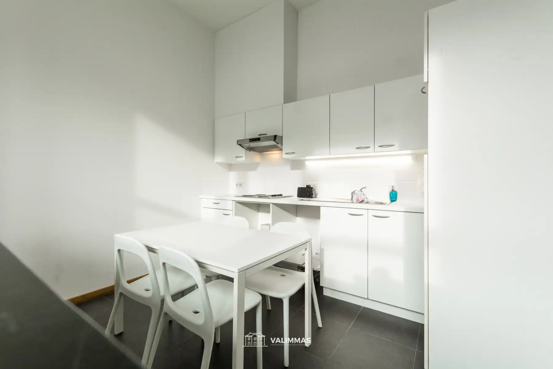 Commercieel gelegen kantoorruimte in stijlvolle herenwoning foto 3