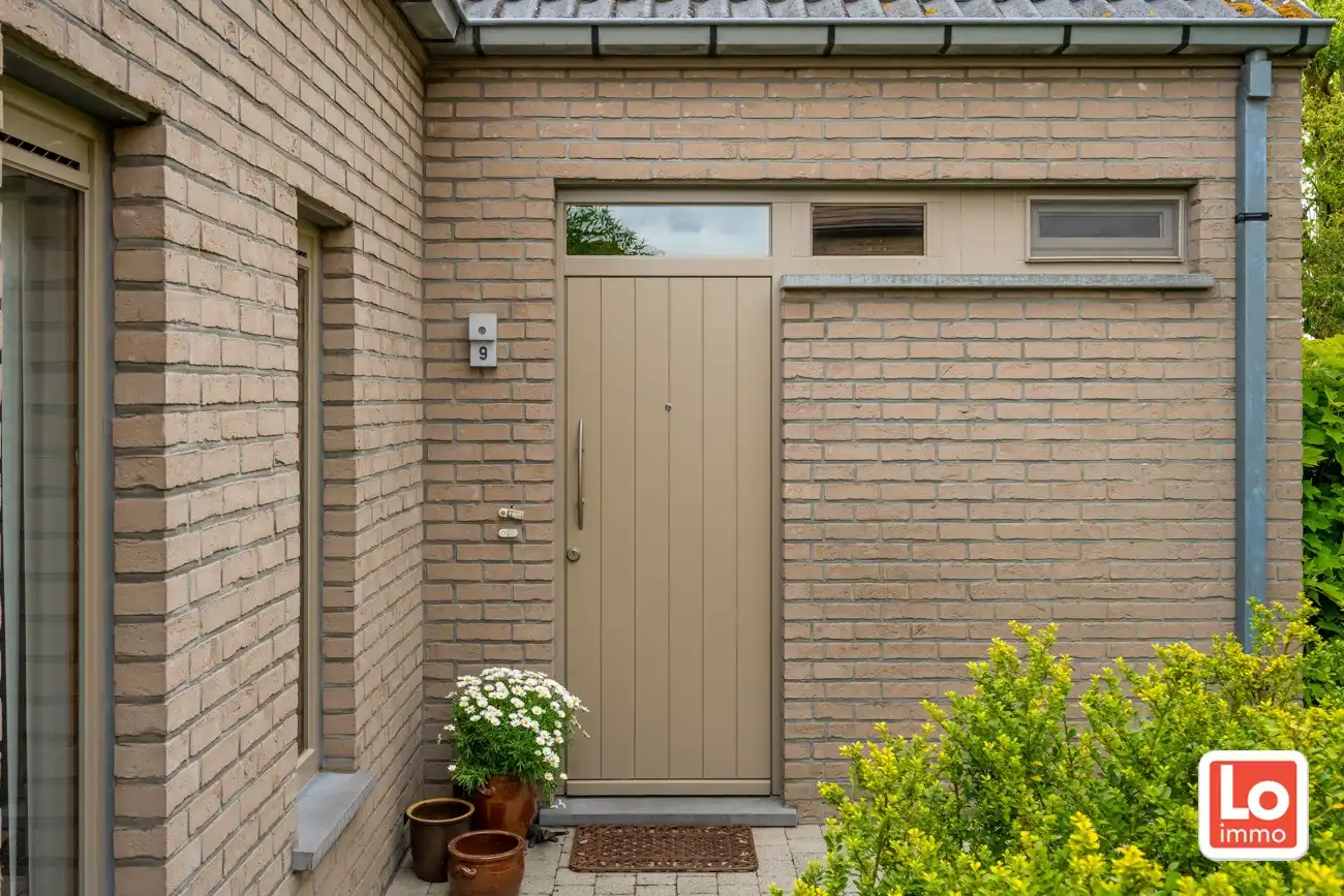 Instap klare open woning met inpandige garage en zonnige tuin op een toplocatie nabij het centrum van Lochristi! foto 3