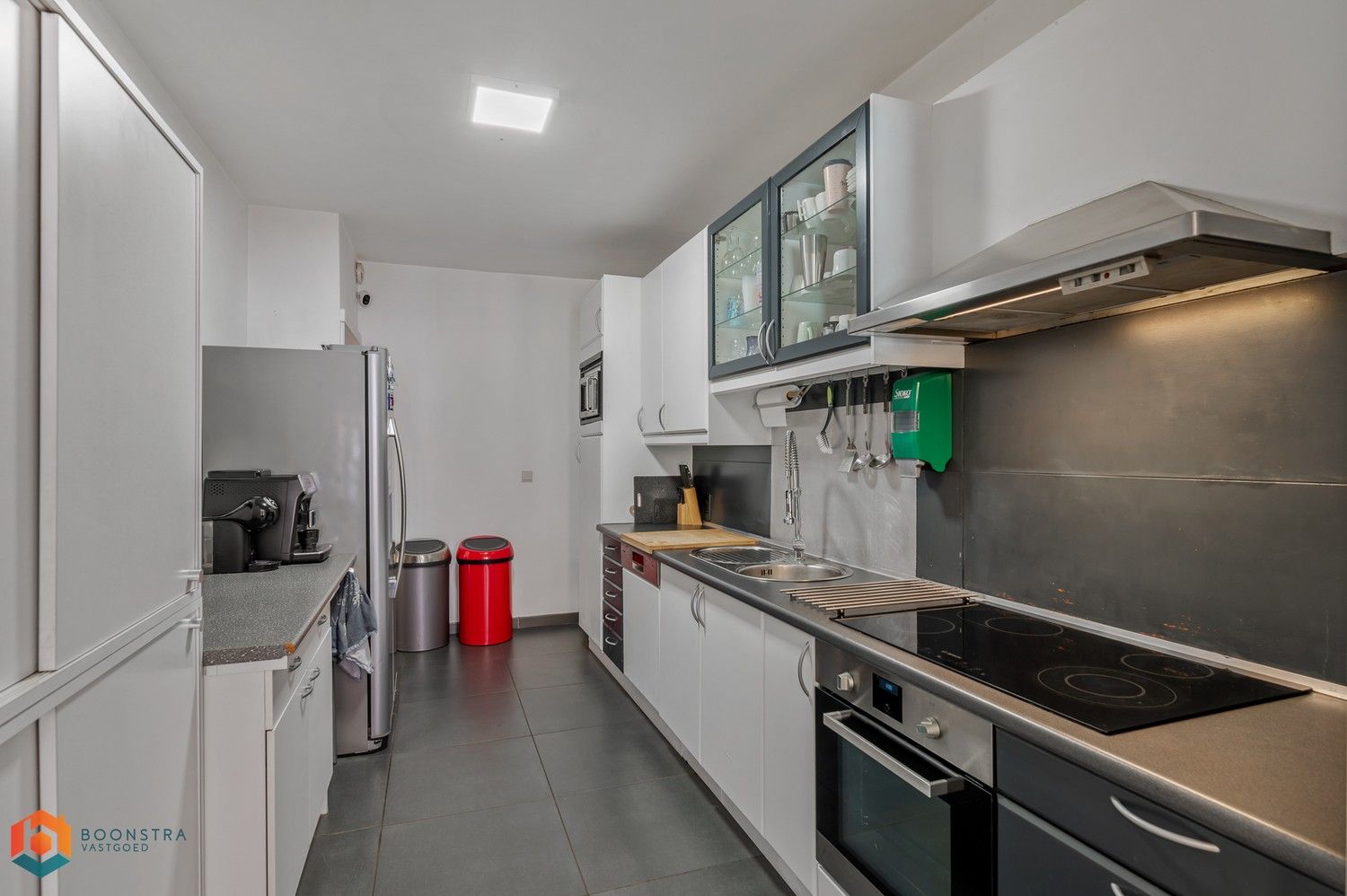 Gelijkvloerse woning met 3 slpkrs, ruime tuin en zwembad foto 7