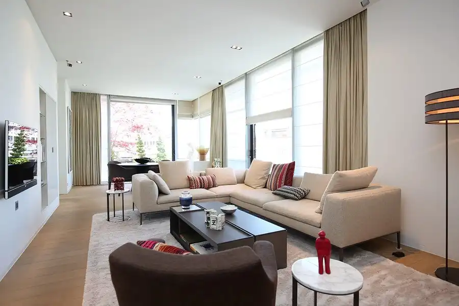 LUXUEUS AFGEWERKT, RIANT PENTHOUSE MET UITSTRALING EN ROYAAL ZONOVERGOTEN TERRAS van 167 m² foto 6