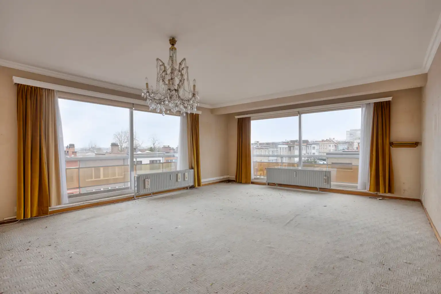 Te moderniseren hoekappartement met twee slaapkamers foto 7