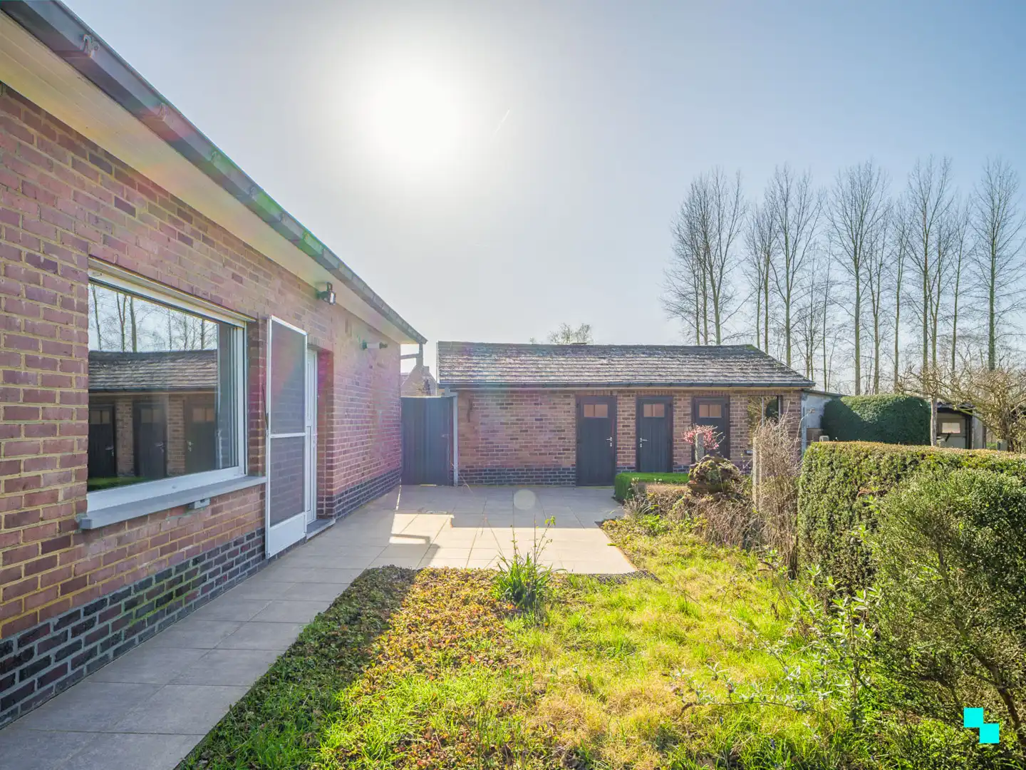 Te renoveren woning met garage en unieke tuingrond grenzend aan het bos foto 17