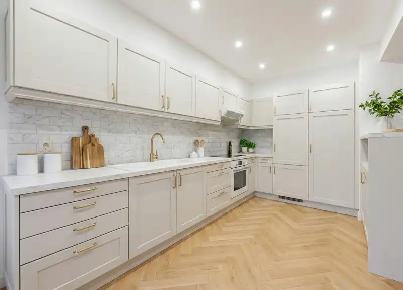 Te renoveren, rustige gelegen halfopen woning met 3 slaapkamers, garage en tuin te koop in Sint-Baafs-Vijve! foto 9