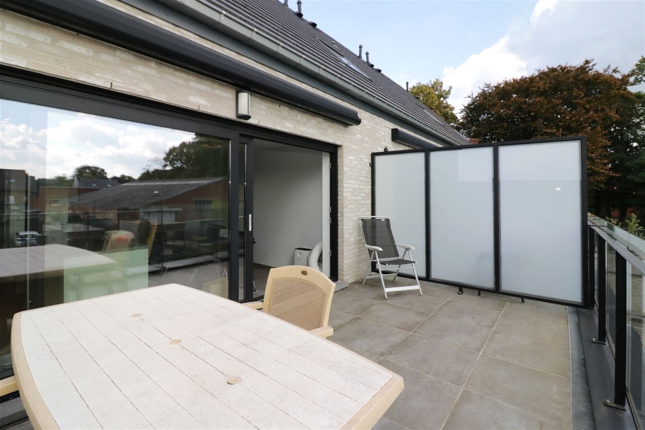 Duplex met 2 slpk., zuidterras en autostplts op rustige locatie foto 13