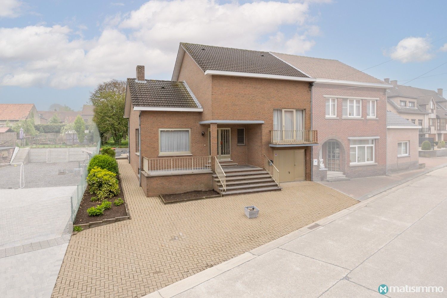 Hoofdfoto van de publicatie: CHARMANTE EENGEZINSWONING MET VEEL POTENTIEEL OP GUNSTIGE LOCATIE TE VLIJTINGEN