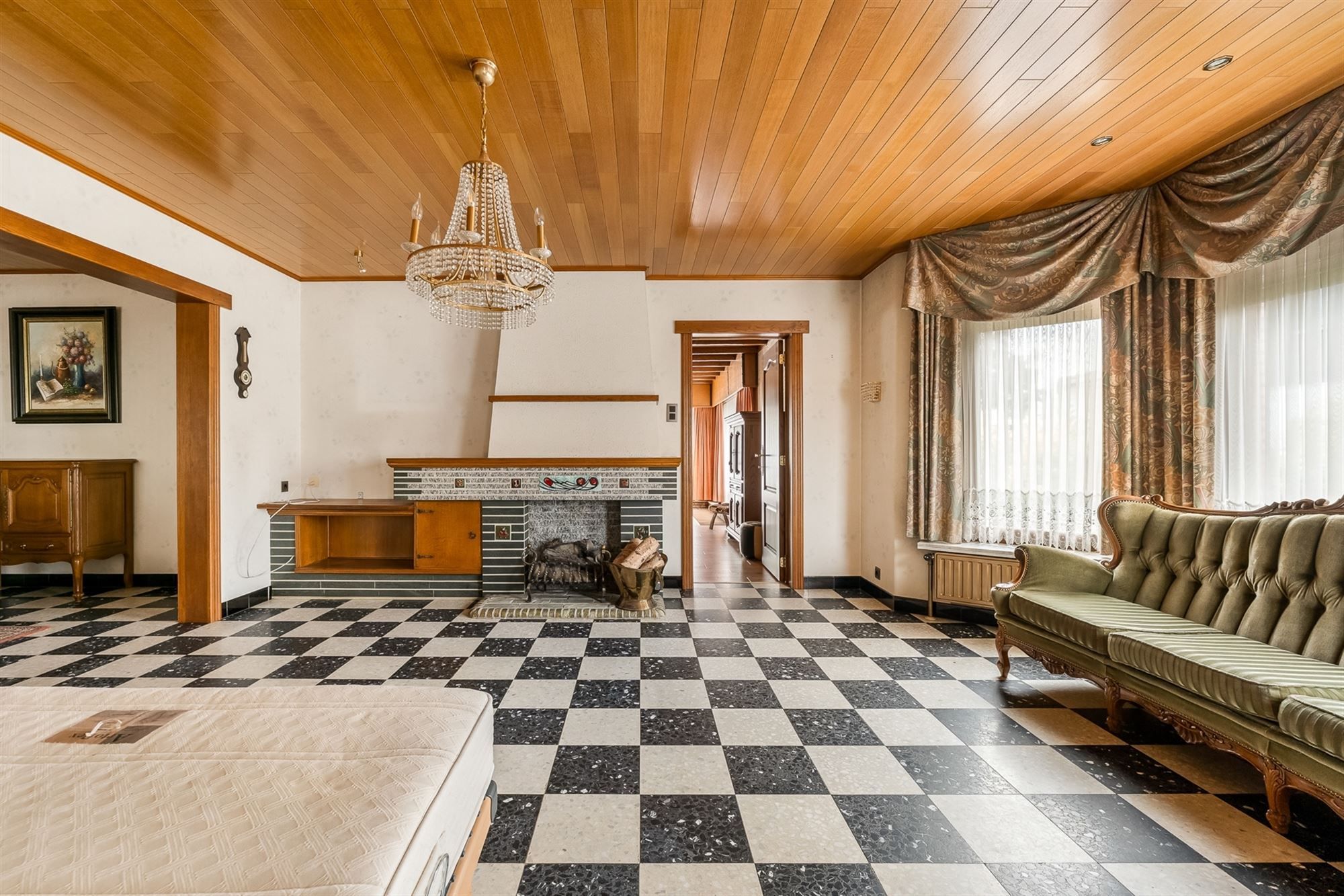 ZEER RUIME WONING (338M²) MET 5 SLAAPKAMERS OP EEN PERCEEL VAN 10ARE GELEGEN IN HET CENTRUM VAN OOSTHAM foto 11