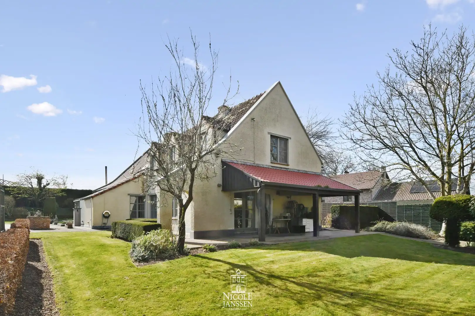 Ruime villa op een royaal perceel foto 30