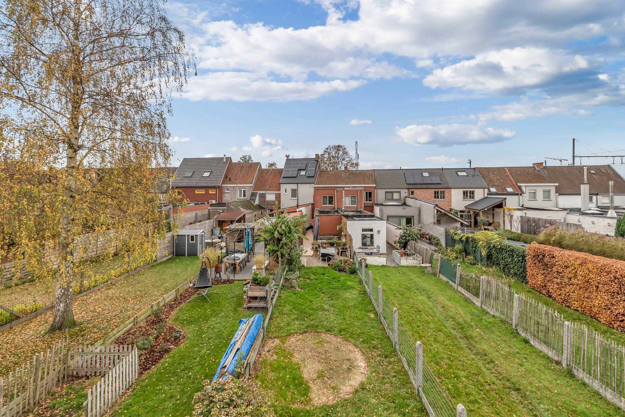 Gezellig op te frissen gesloten bebouwing met tuin foto 14
