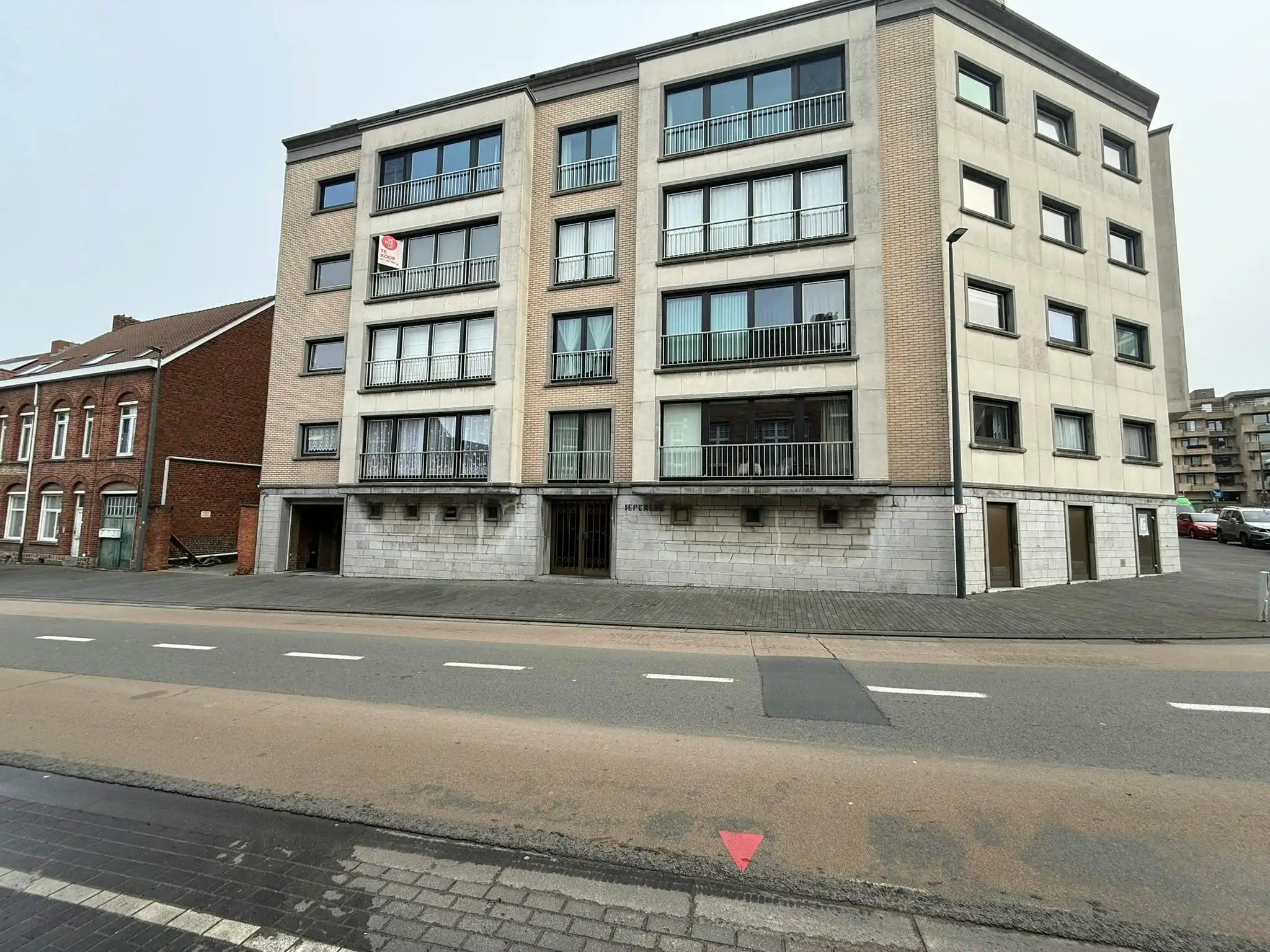 Appartement met drie kamers en garage te koop in Ieper foto 17