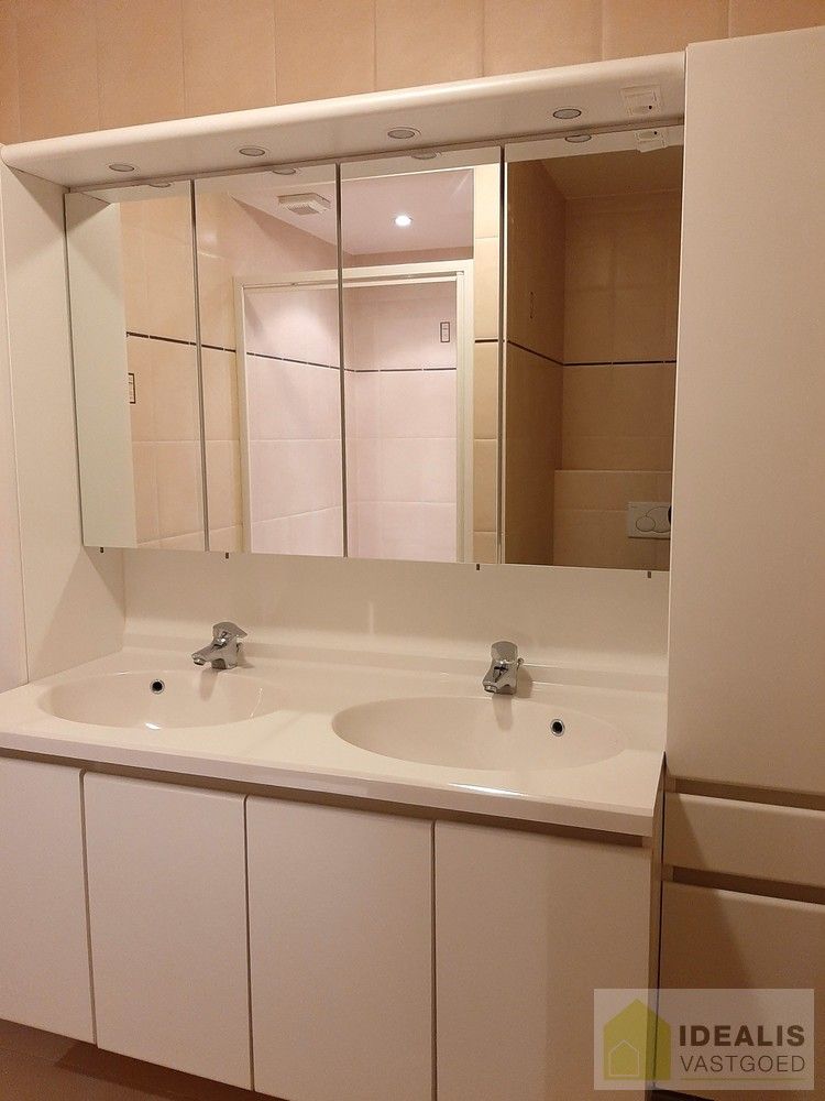 Ruim instapklaar appartement met 2 slaapkamers in hartje Neerpelt foto 10