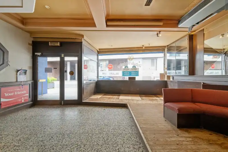 Centrum Roeselare- Veelzijdige eigendom met een totale oppervlakte van 470m² (vrij van Handelshuur) foto 3