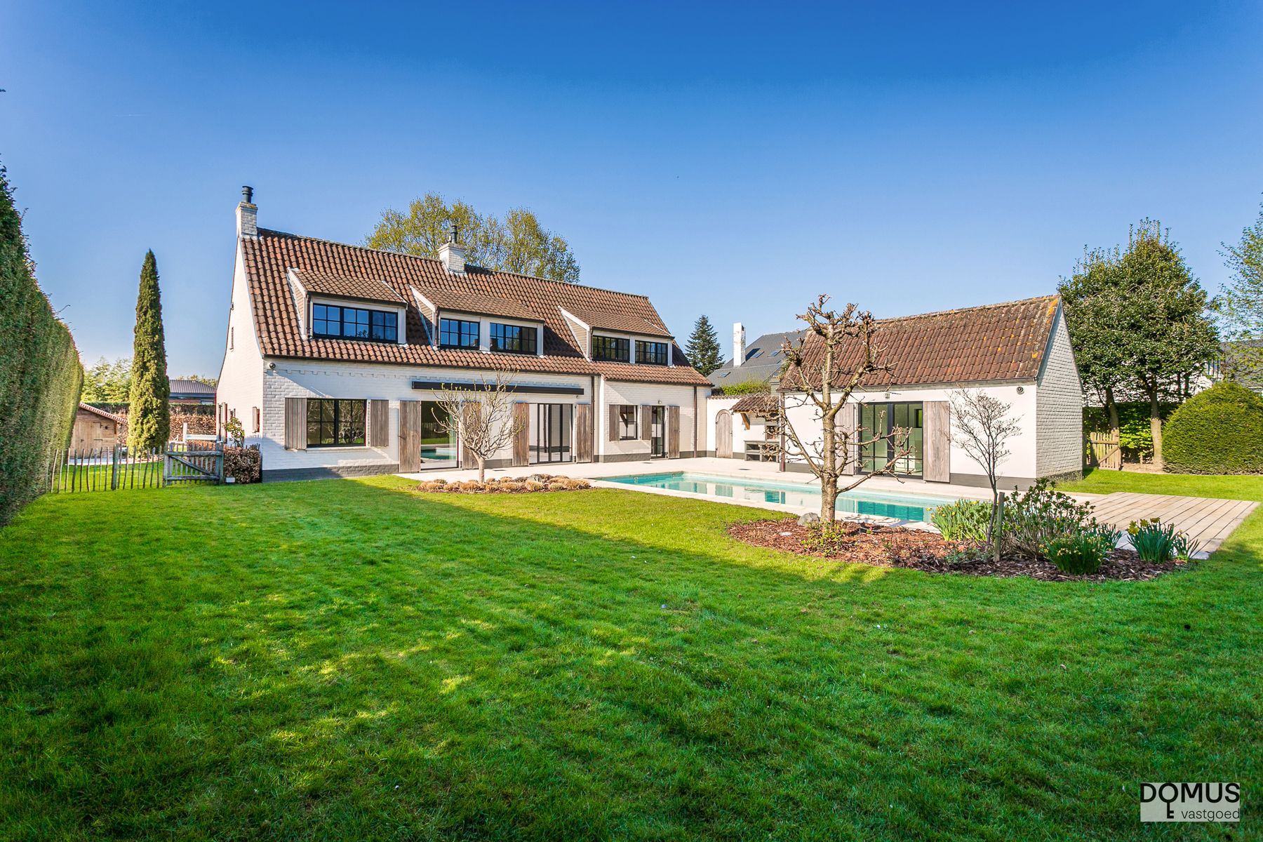 Exclusieve villa met zwembad in Domein Bouchout – Wemmel foto {{pictureIndex}}