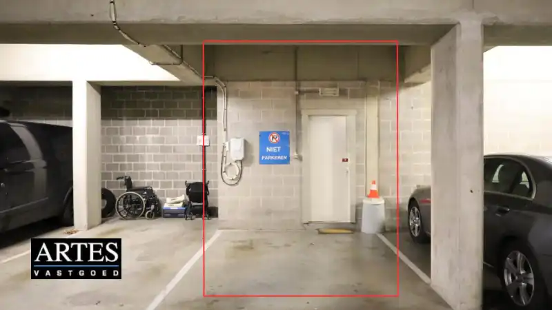 Handelspand van 122 m² in Genk-centrum, tegenover Shopping 1 foto 9